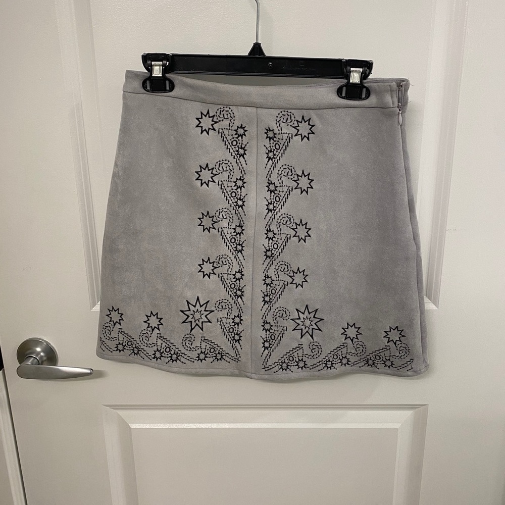 Grey and black skirt, size M!